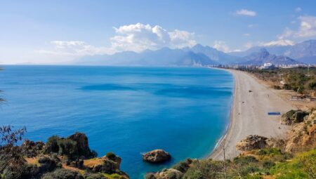 Konyaaltı Gezilecek Yerler: Antalya’nın Gözde Tatil Noktası